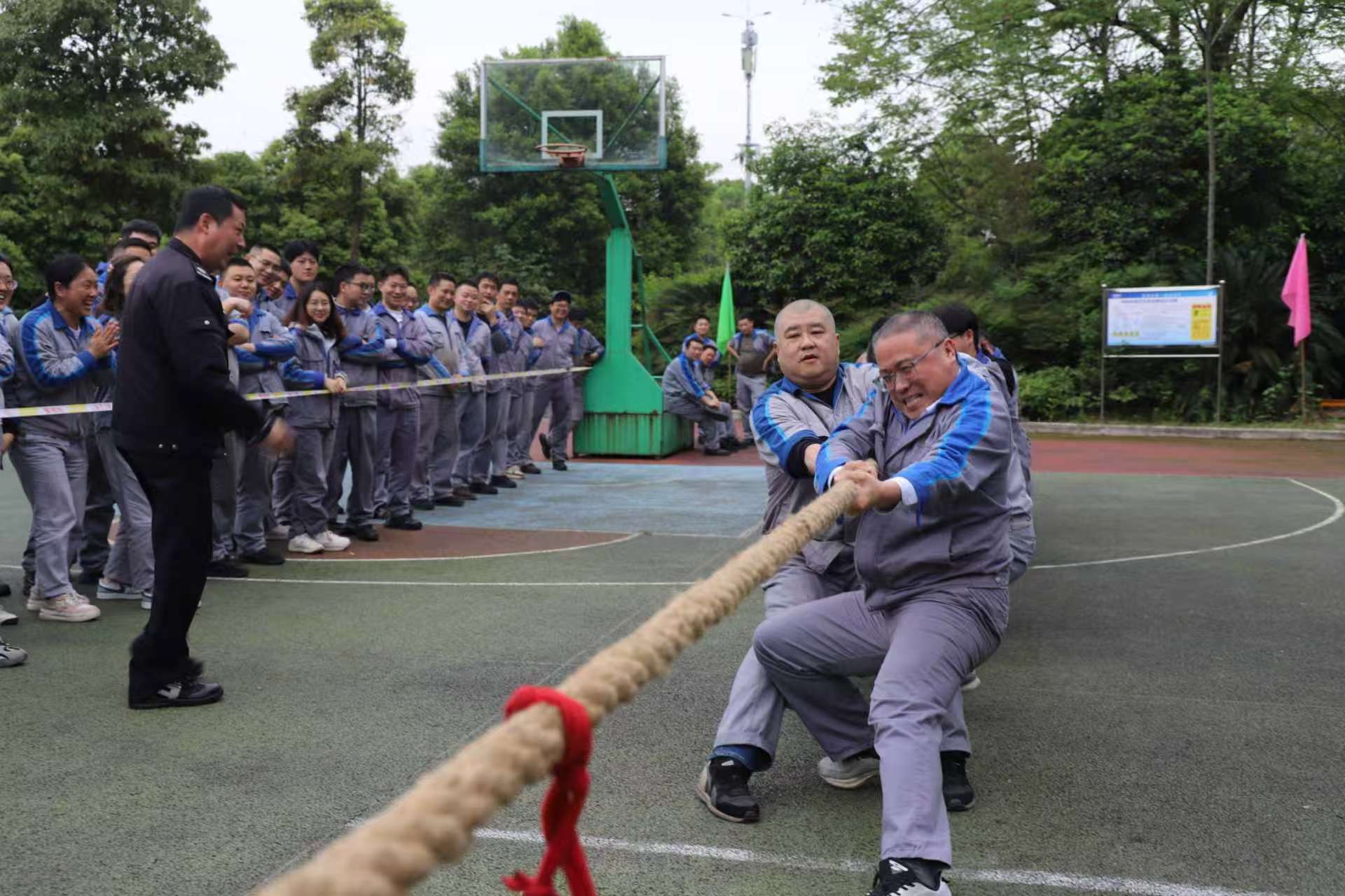 凝心聚力  “绳”采飞扬——公司举办建厂86周年职工拔河比赛 乐动登陆入口-乐动（中国）
集团